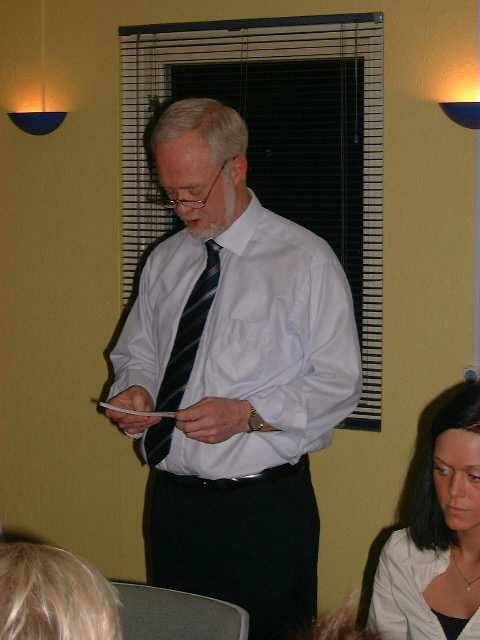 0007 Formand Ole holder festtalen.jpg